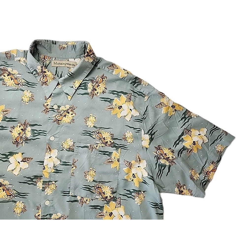 VTG Munsingwear Men's XL Sage Green Hawaiian Floral & Ukulele AOP Camp Shirt EUC